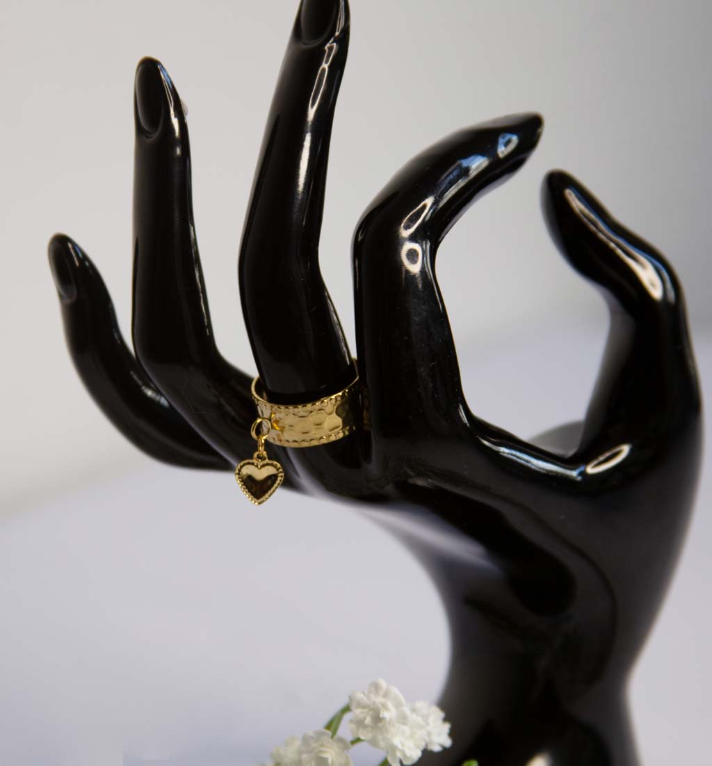 Bague dorée martelée avec pendentif cœur en acier inoxydable ajustable – bijou élégant Lidiar Collection