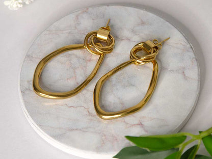 Boucles d’oreilles pendantes dorées ovales irrégulières en acier inoxydable – bijou élégant Lidiar Collection