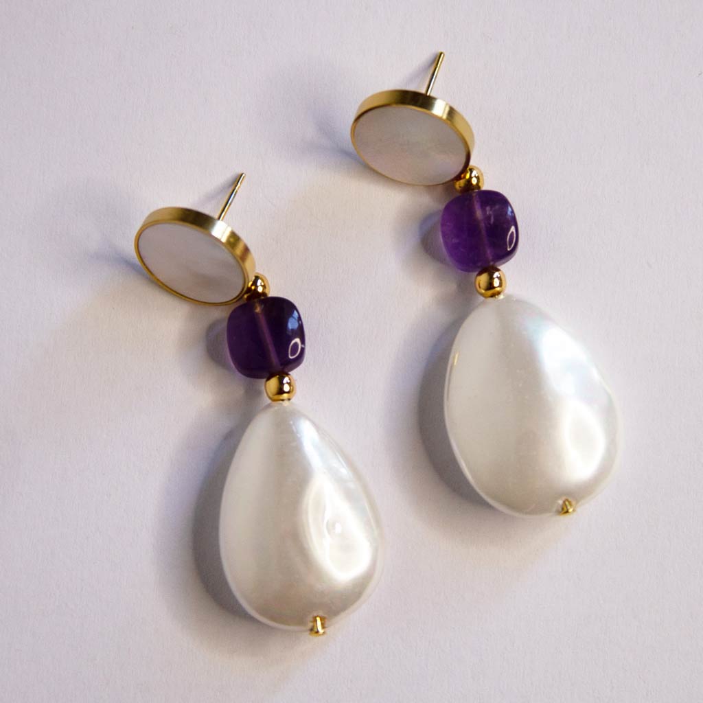 boucles d'oreilles nacrée avec perle et gemme améthyste 
