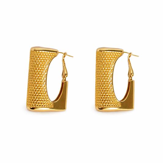 Boucles d’oreilles dorées rectangulaires effet texturé style chic et féminin