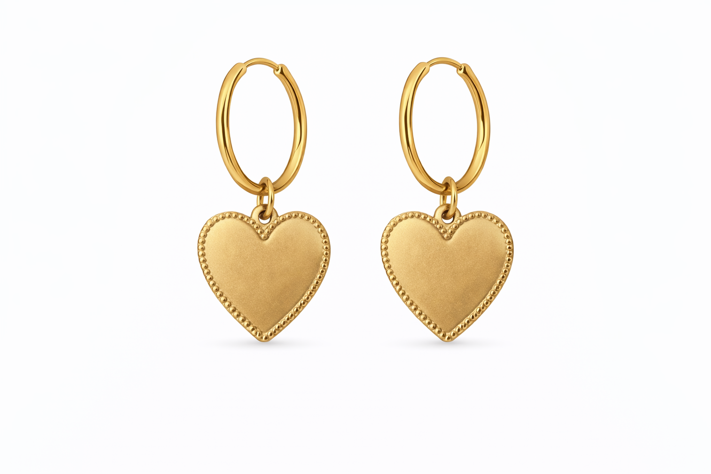 Boucles d’oreilles créoles dorées avec pendentif cœur en acier inoxydable – bijou élégant femme Lidiar Collection