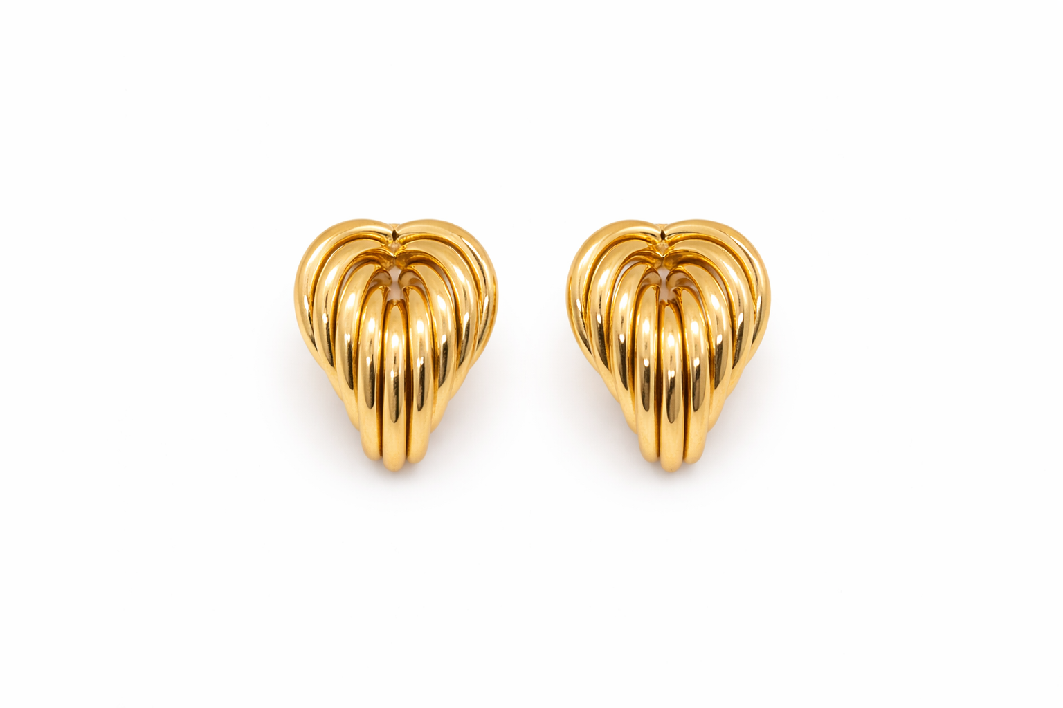 Boucles d’oreilles dorées en forme de feuille en acier inoxydable – Lidiar Collection