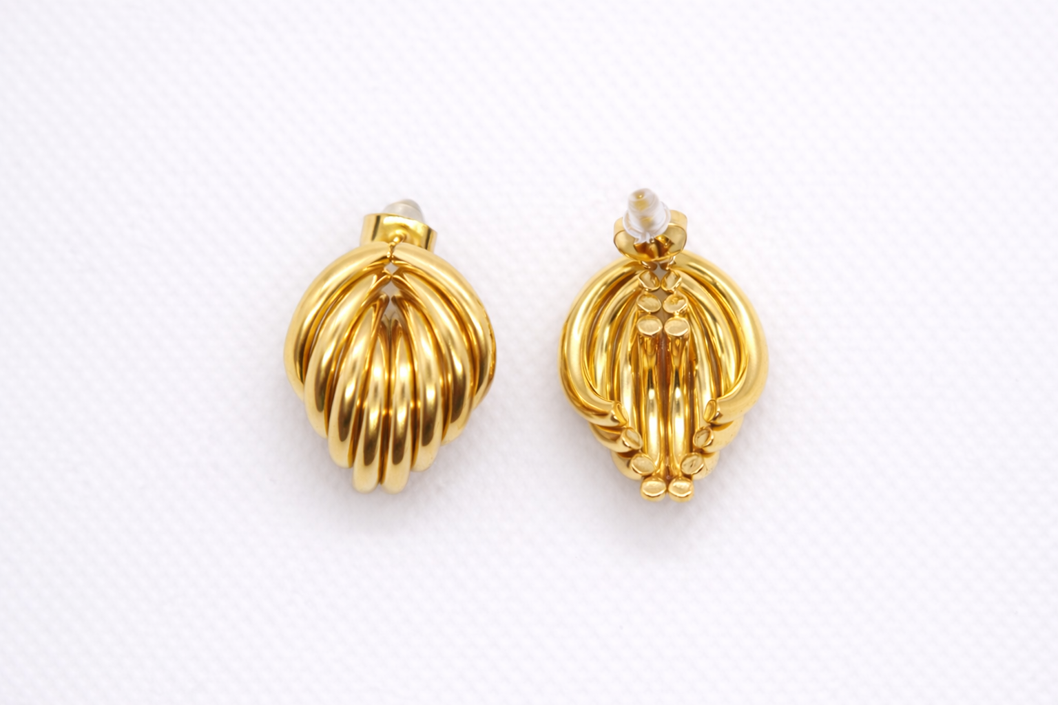 Boucles d’oreilles dorées en forme de feuille en acier inoxydable – Lidiar Collection