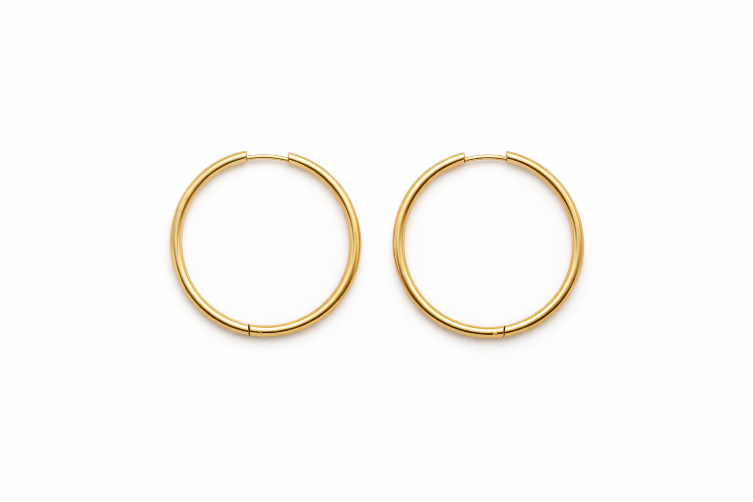 Boucles d’oreilles créoles dorées fines en acier inoxydable, design minimaliste – Lidiar Collection