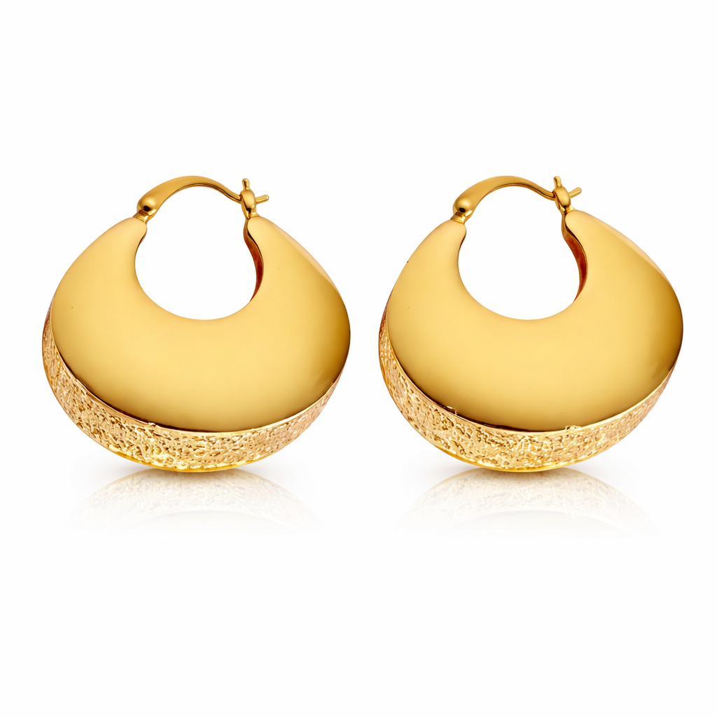 Boucles d’oreilles demi-créoles dorées texturées, design moderne et élégant – Lidiar Collection